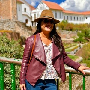 Meet your Posher, Sharon